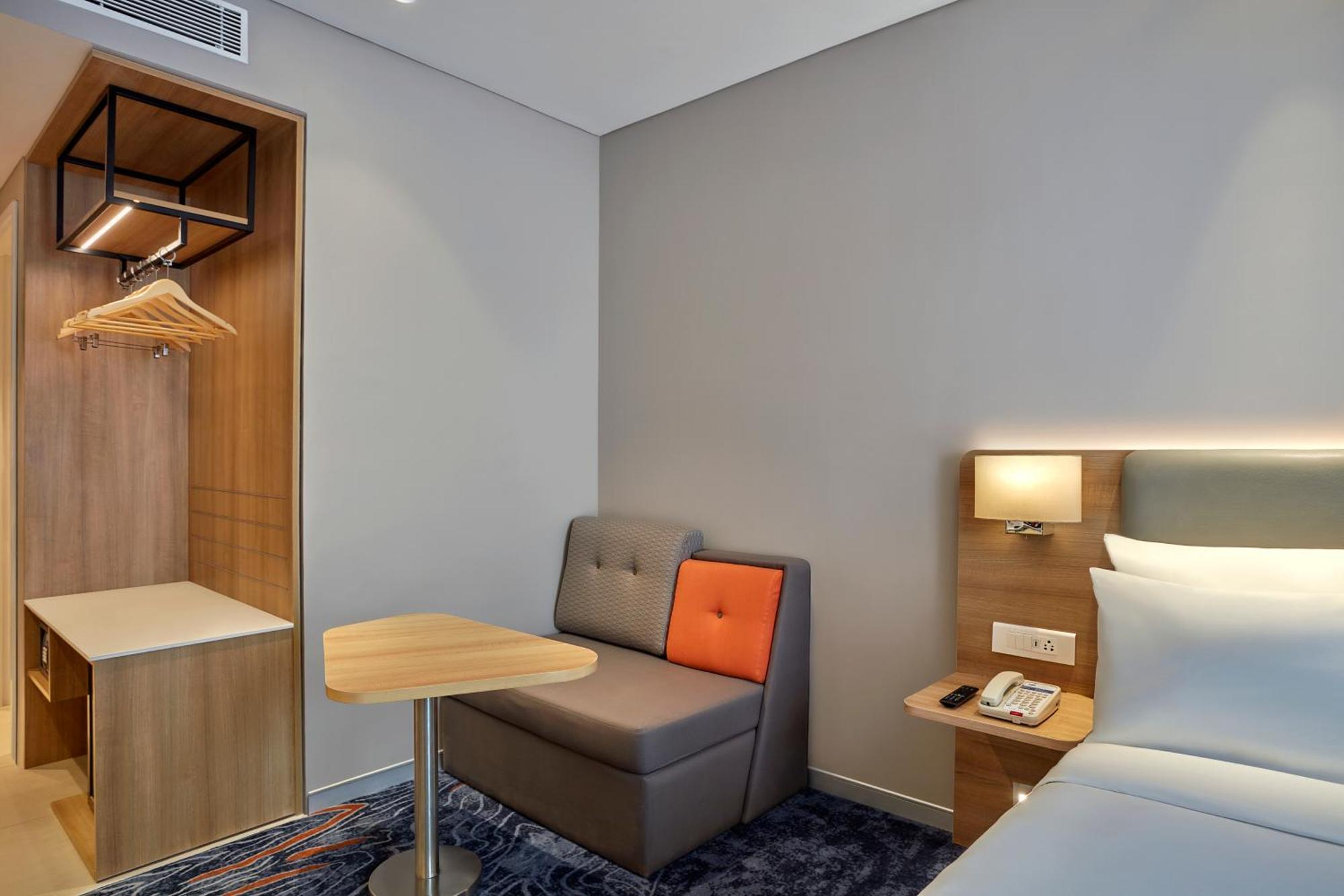 Holiday Inn Express Bengaluru Bommasandra By Ihg Kammasandra Zewnętrze zdjęcie