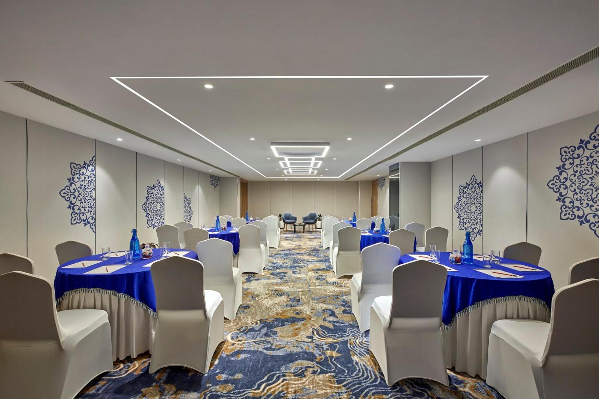 Holiday Inn Express Bengaluru Bommasandra By Ihg Kammasandra Zewnętrze zdjęcie