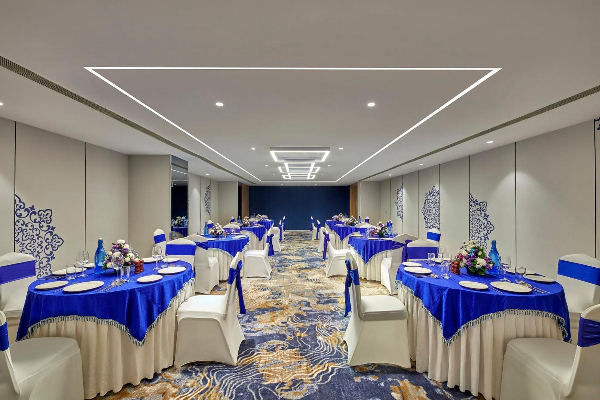 Holiday Inn Express Bengaluru Bommasandra By Ihg Kammasandra Zewnętrze zdjęcie